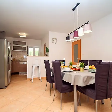 Bego Heated Pool With Jaccuzzi, Summer Kitchen, Garden Apartment Omis
