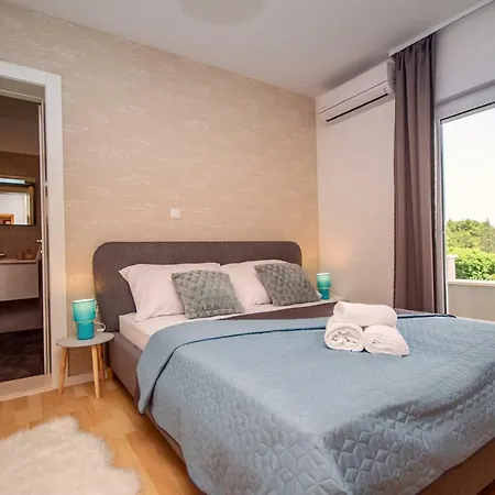Bego Heated Pool With Jaccuzzi, Summer Kitchen, Garden Apartment *