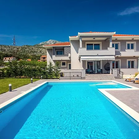Bego Heated Pool With Jaccuzzi, Summer Kitchen, Garden Apartment *